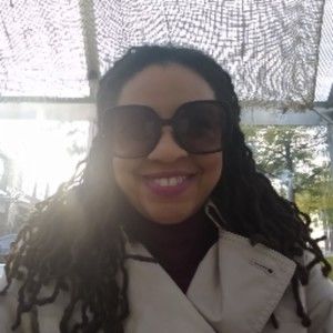 Meet your Posher, Crystal